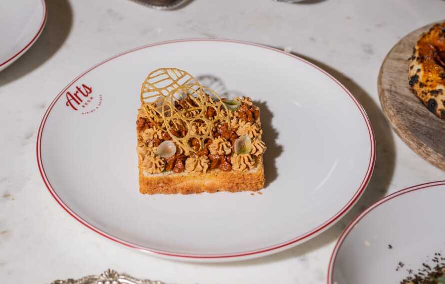 The British Version Of Chicken &#8220;Teeka&#8221; Masala Gets A New Avatar At Arts Room