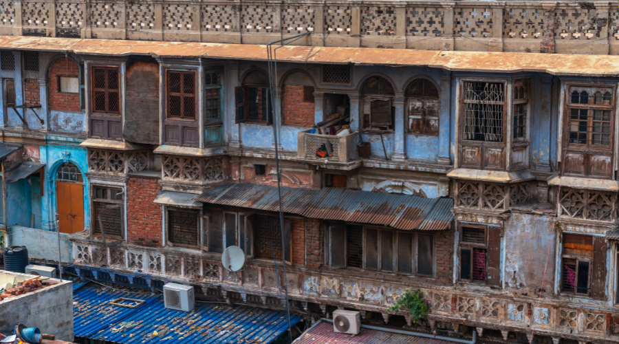 The old architecture of Khari Baoli 