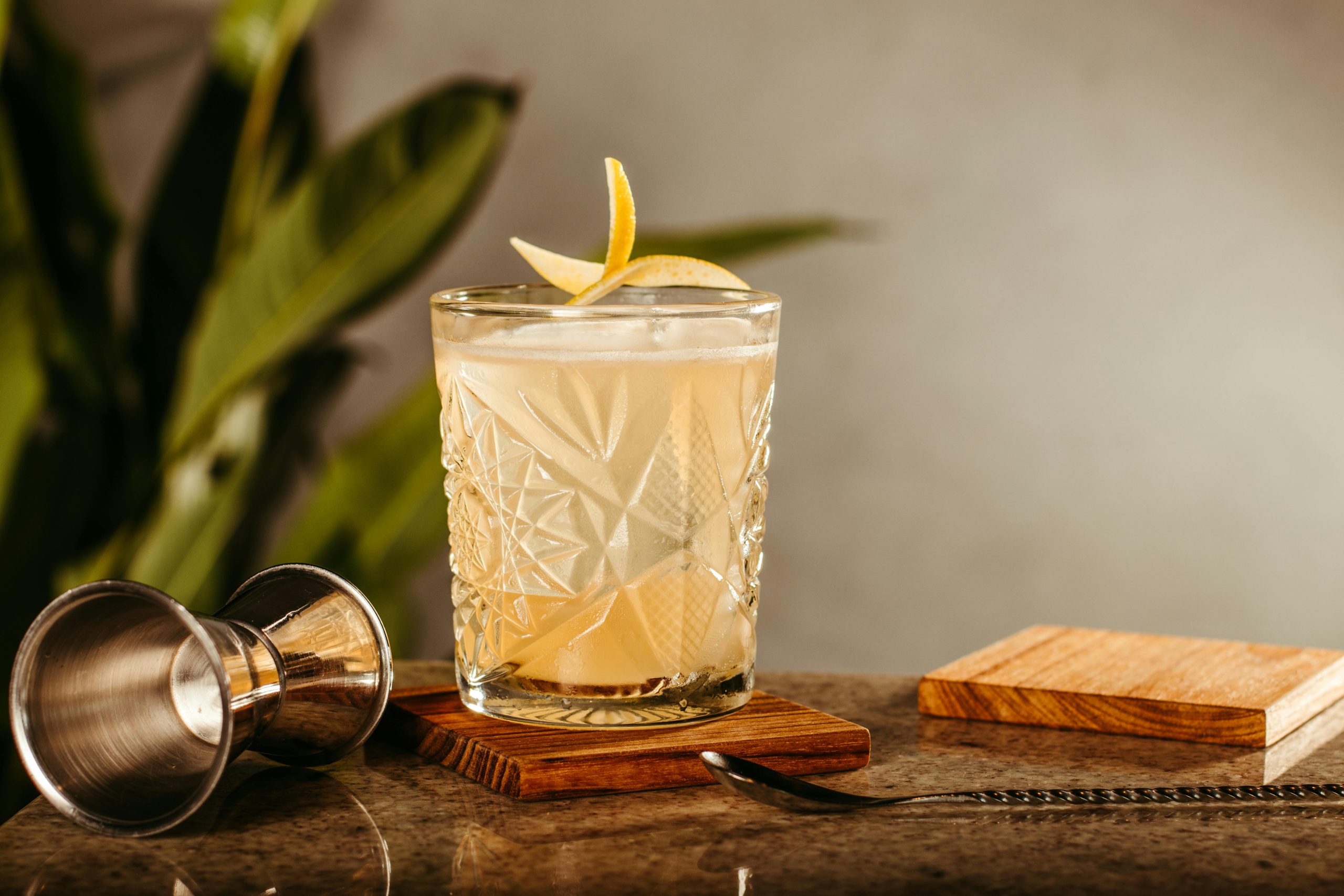 Johnnie Walker Blonde easy whiskey cocktail
