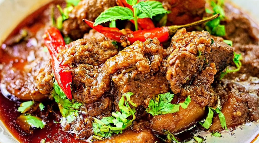 Daag me teewan, meat cooked in caramalised onions
